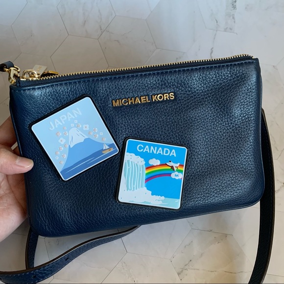 Michael Kors Bedford Gusset Crossbody Bag - Picture 2 of 7